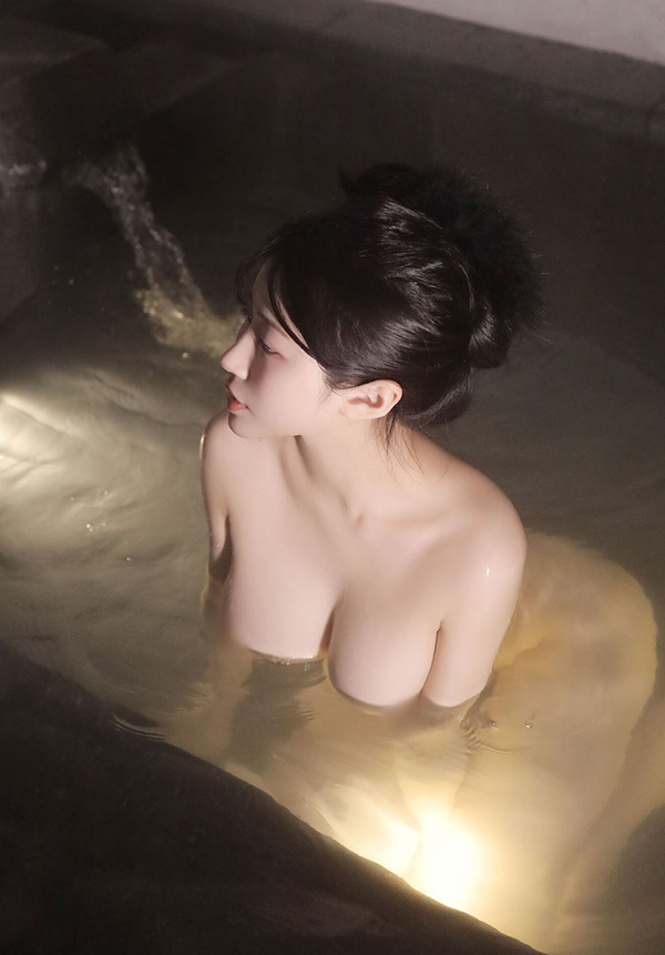 漂亮女神陈小花浴池湿身无圣光美图