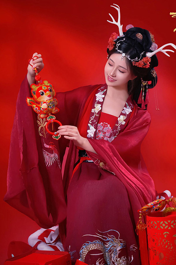 极品女神年年 龙年吉祥无圣光唯美写真