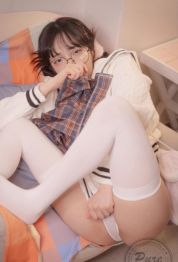 可爱美女Jelly毛衣白丝JK无圣光图集