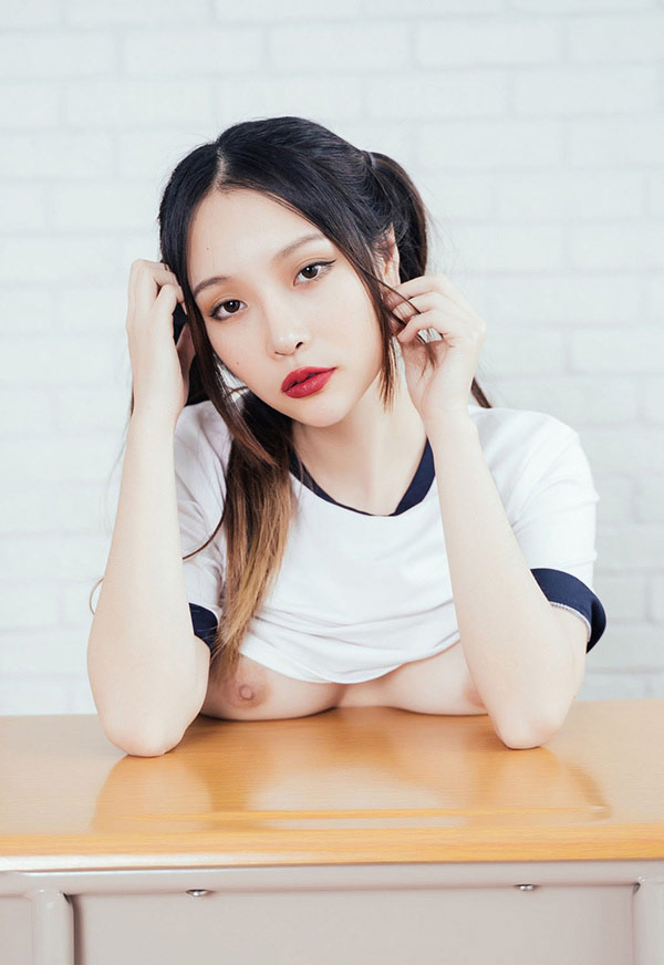 高傲抖S的女生Jenny教室运动服无圣光写真